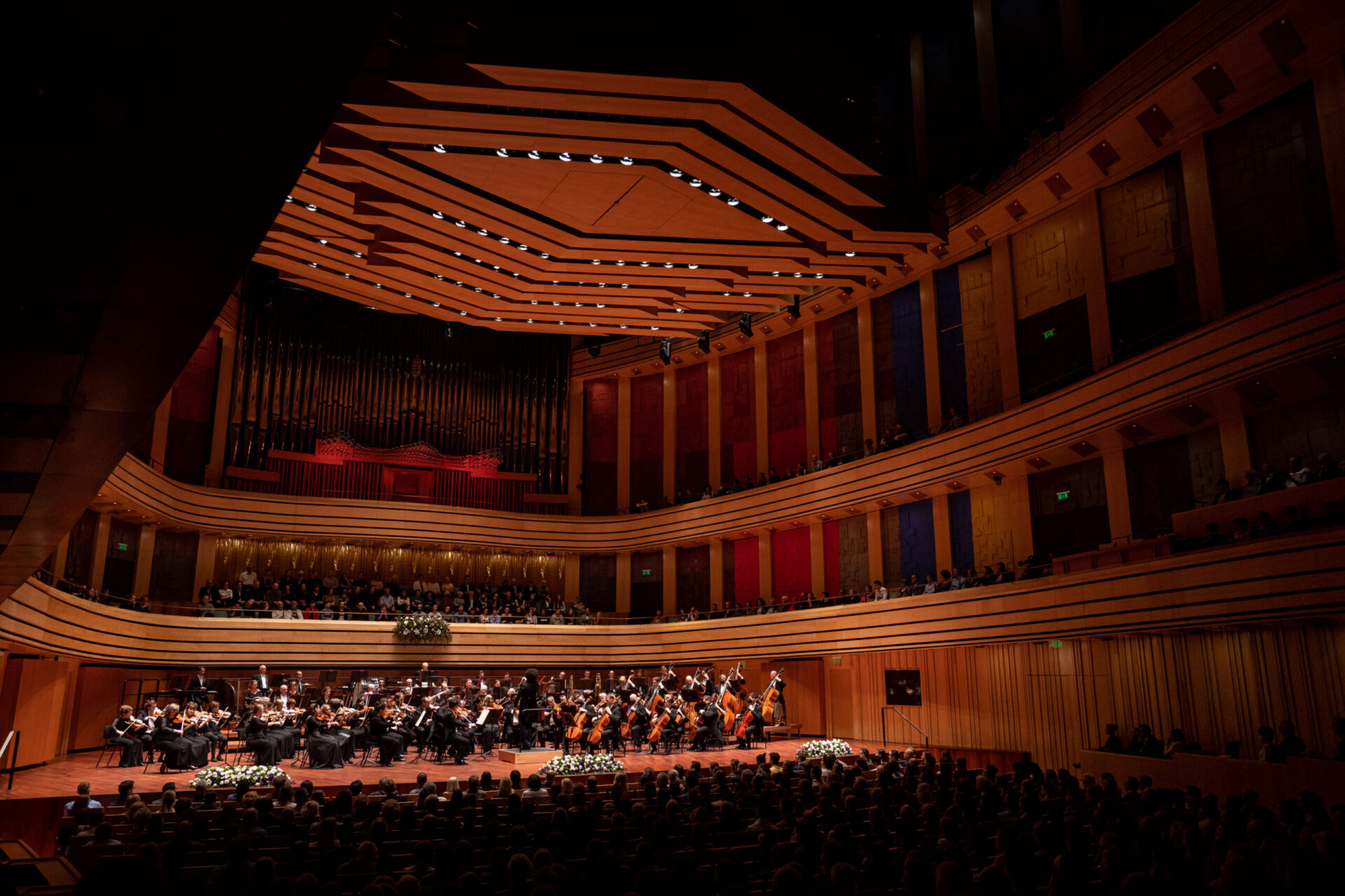 Rafael Payare et les musicien.nes de l'OSM à Müpa, Budapest le 22 octobre 2022 ©AntoineSaito