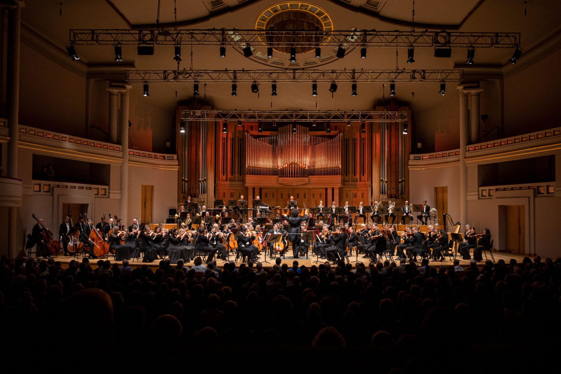 Rafael Payare et les musicien.nes de l'OSM au Palais des Beaux-Arts, Bruxelles le 27 octobre 2022 ©AntoineSaito
